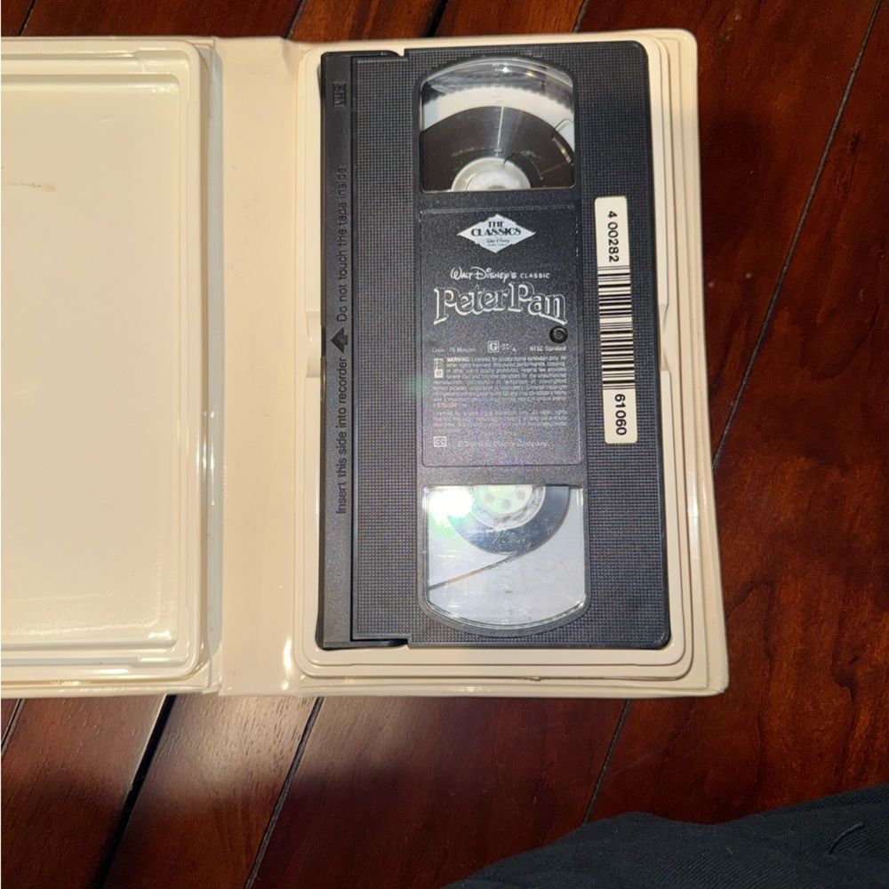 Disney Peter Pan VHS - Purple and Green - Picture 3 of 3